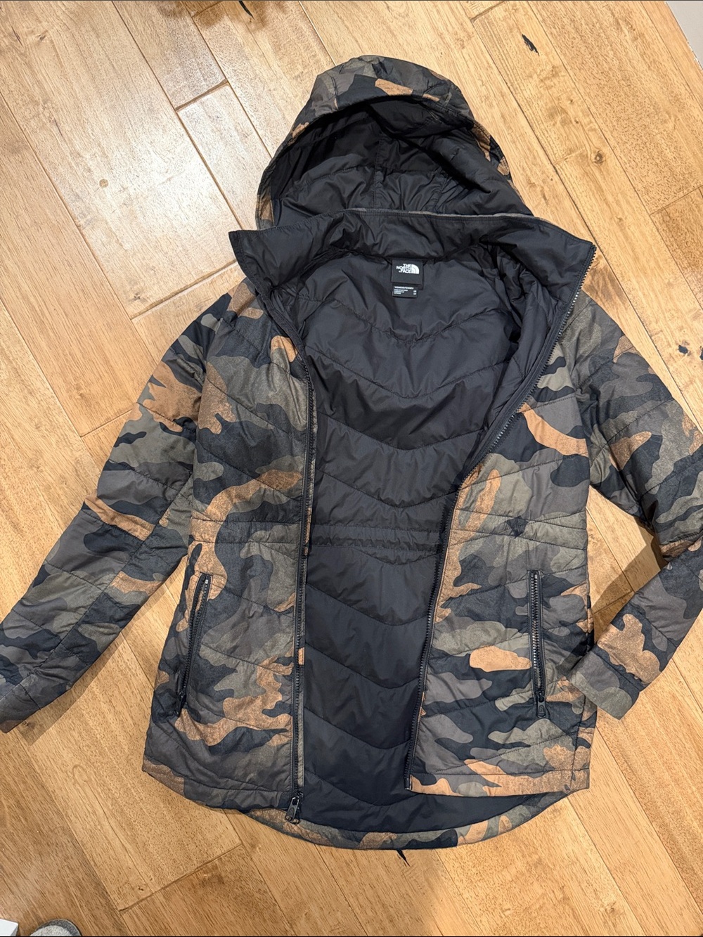 The North Face Women’s Camo Puffer Jacket - Black/Brown